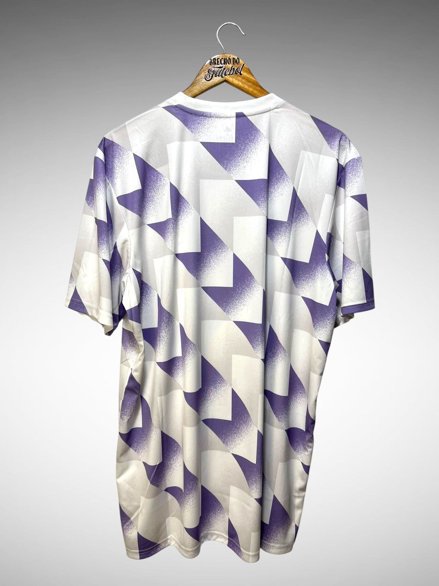 Real Madrid 2022 Camisa Pré-Jogo Tam GG.