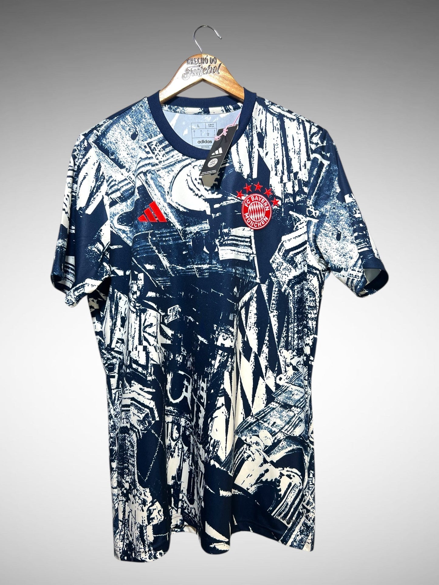 Bayern de Munique 2023 Camisa Pré-Jogo Tam G.